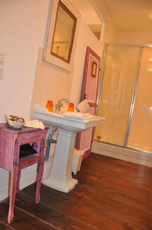 La Tour Du Lion Bed & Breakfast Rochefort-en-Terre Exterior photo